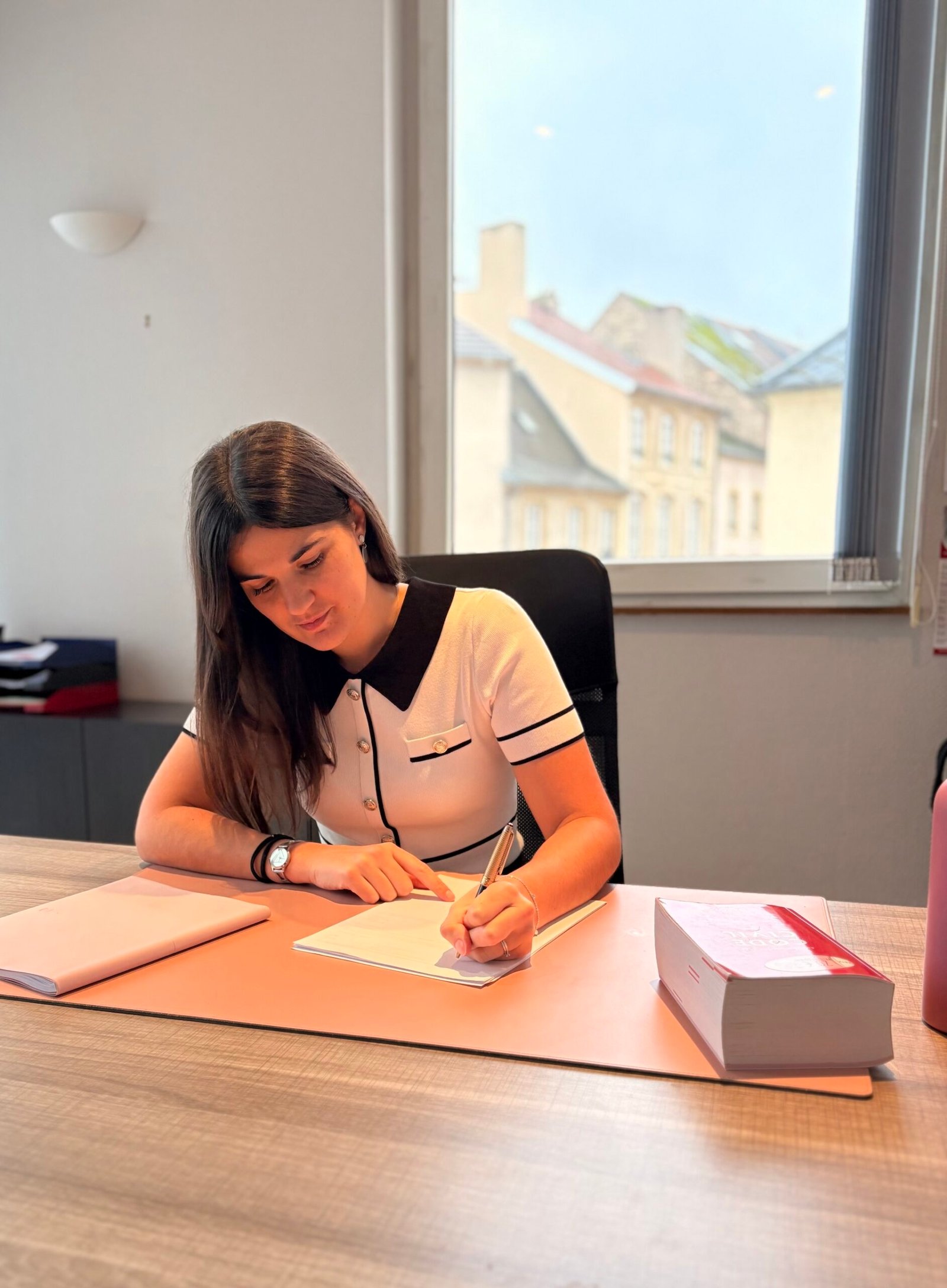 Avocate Inès Fesquet à son cabinet 1 rue de la Vieille Porte Thionville